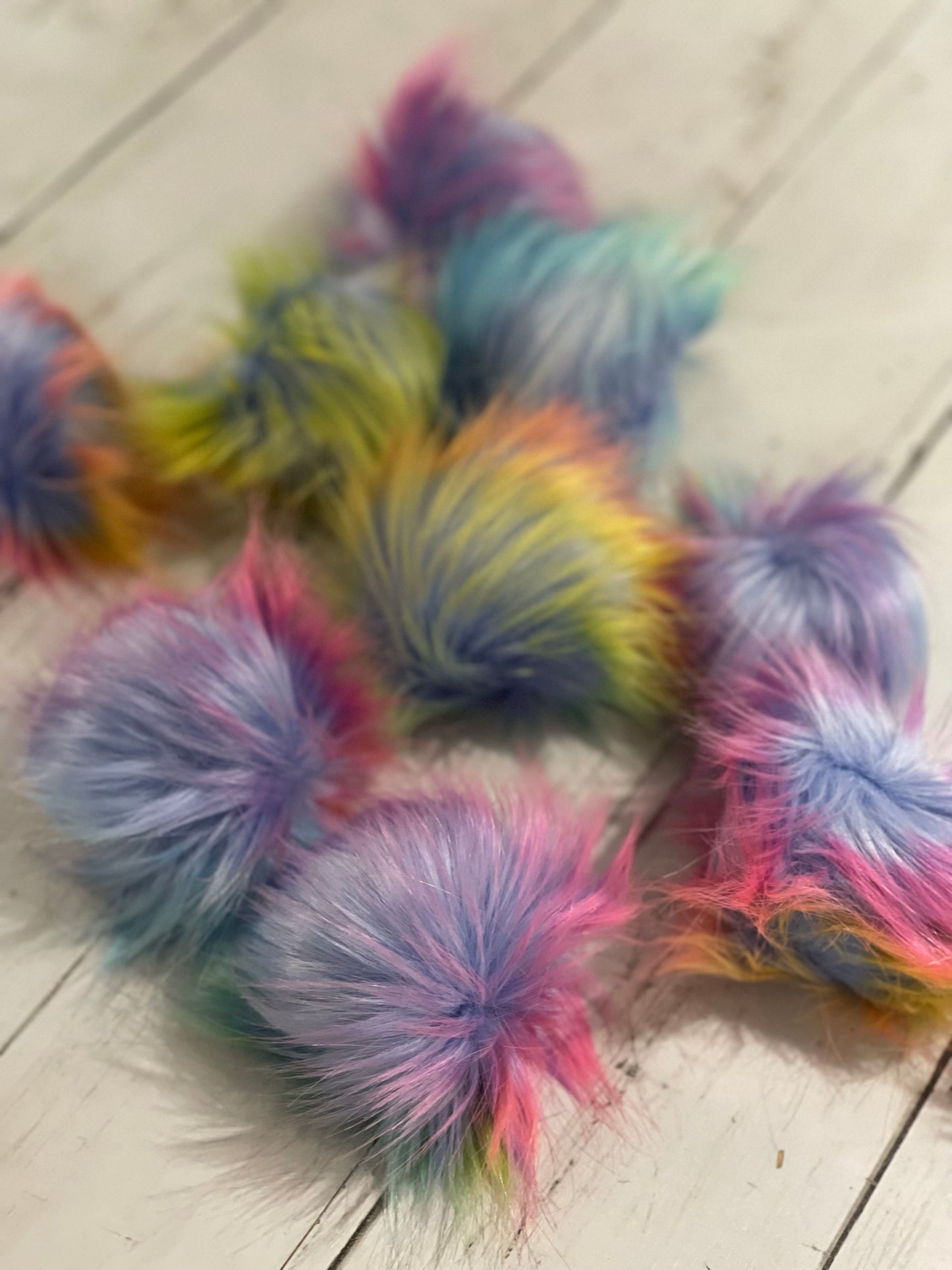 Faux Fur Poms - Pastel, rainbow white, rainbow blue retail