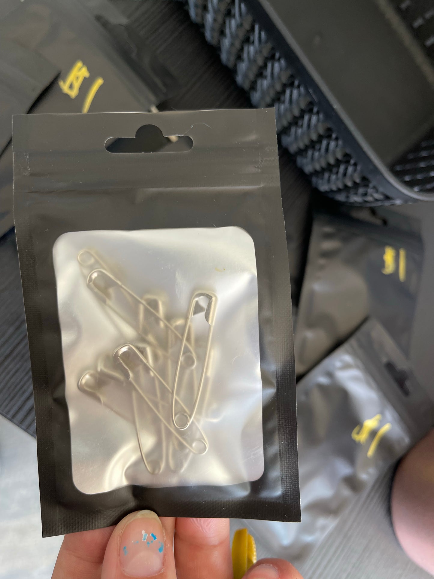 Safety pins - 10